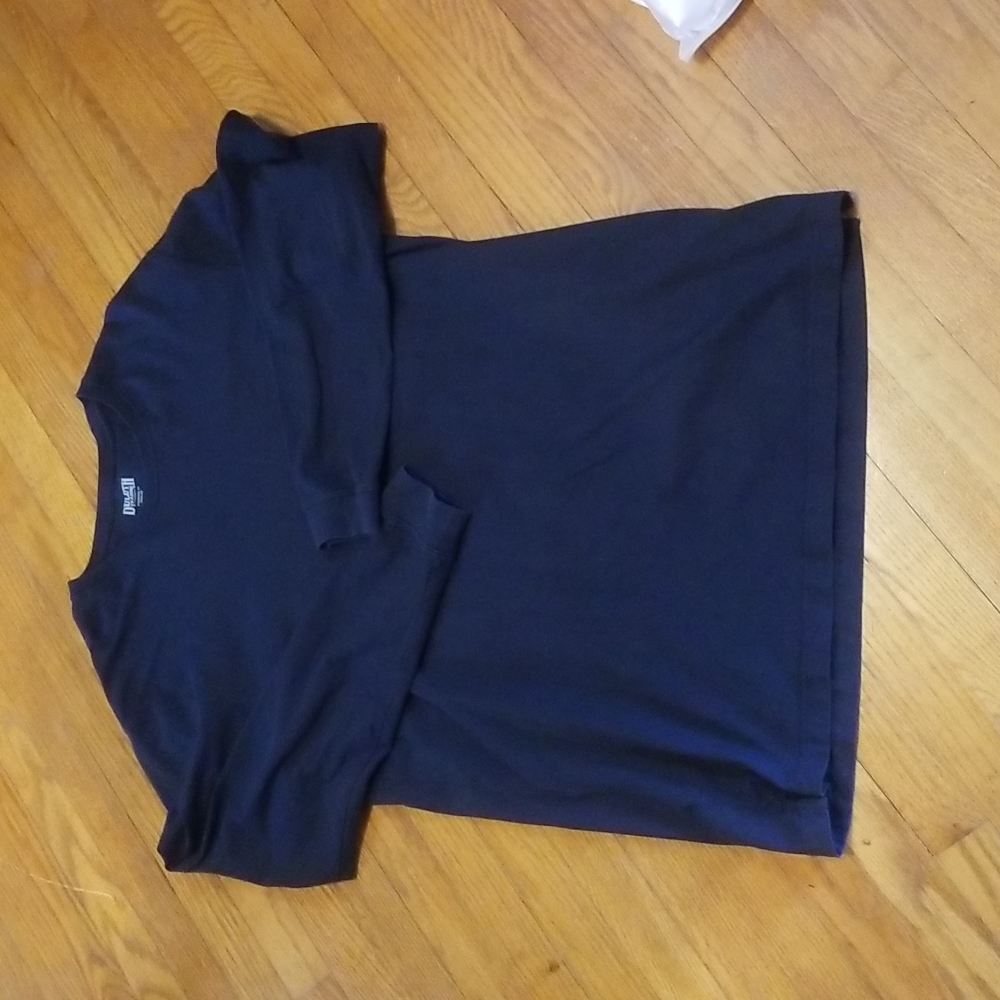 Duluth Trading Co. Long Tail Trim Fit, NWOT size Lg